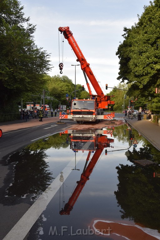 TLF 4 umgestuerzt Koeln Bocklemuend Ollenhauer Ring Militaerringstr P094.JPG - Miklos Laubert